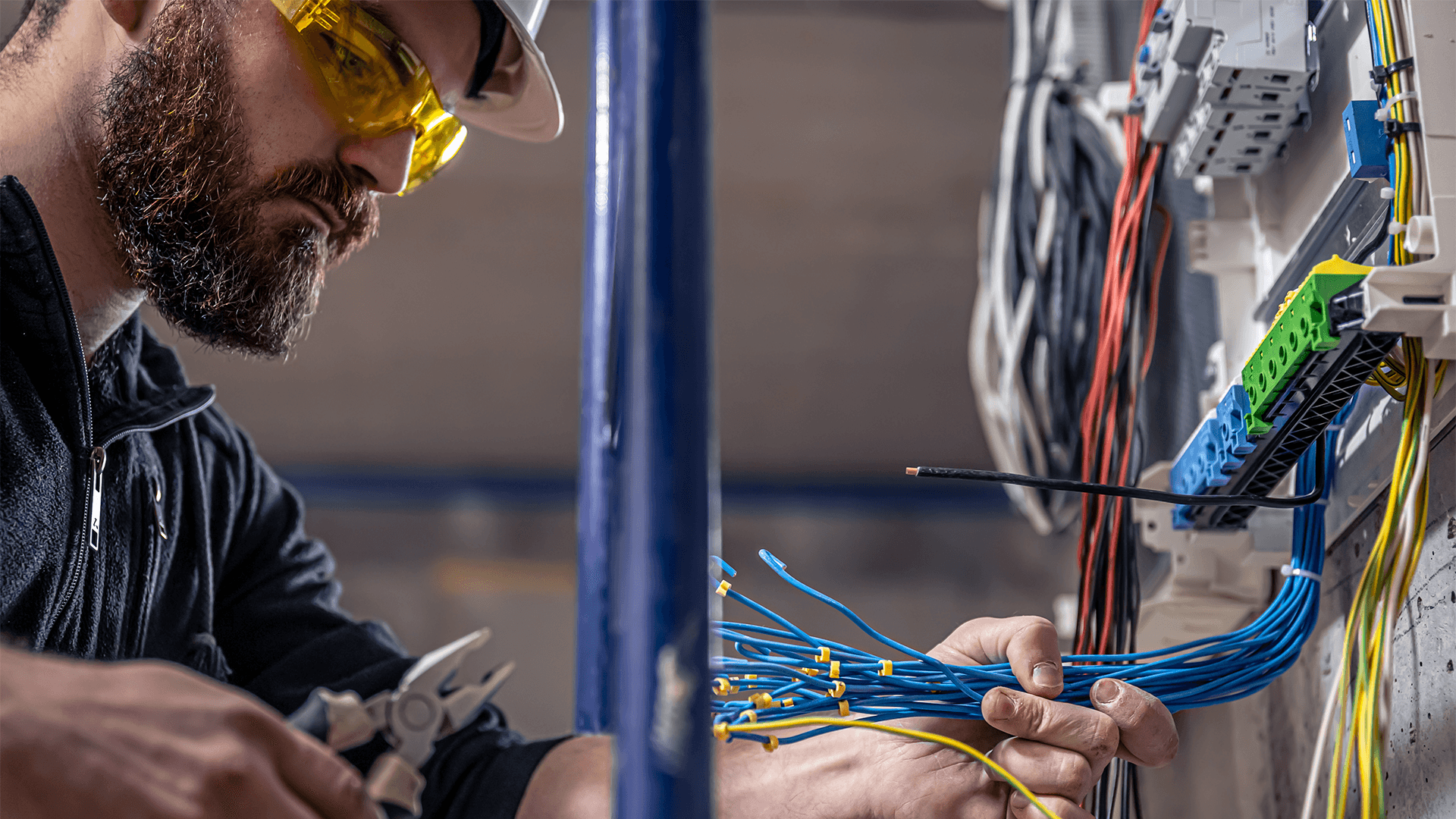 Imagen referente ao curso de <strong>Instalações Elétricas Industriais, Comerciais e Projetos Elétricos</strong>