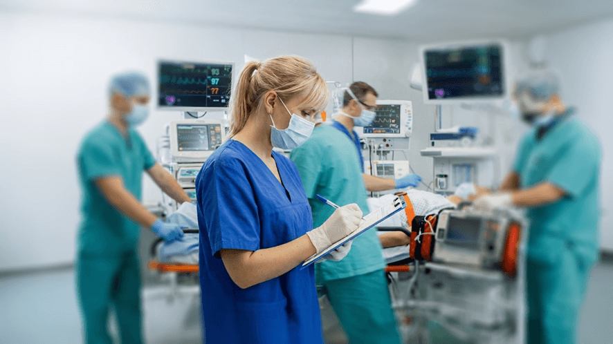 Imagen referente ao curso de <strong>Enfermagem em Unidade de Terapia Intensiva com Ênfase em Urgência e Emergência</strong>